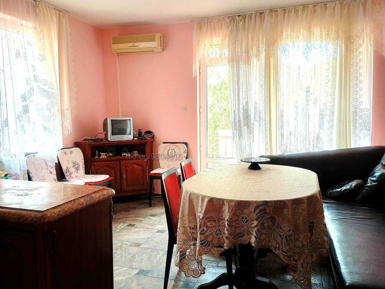 Дава се под наем Тристаен апартамент в к.к. Слънчев бряг - 84 кв.м за 305.49 € - Снимка #3