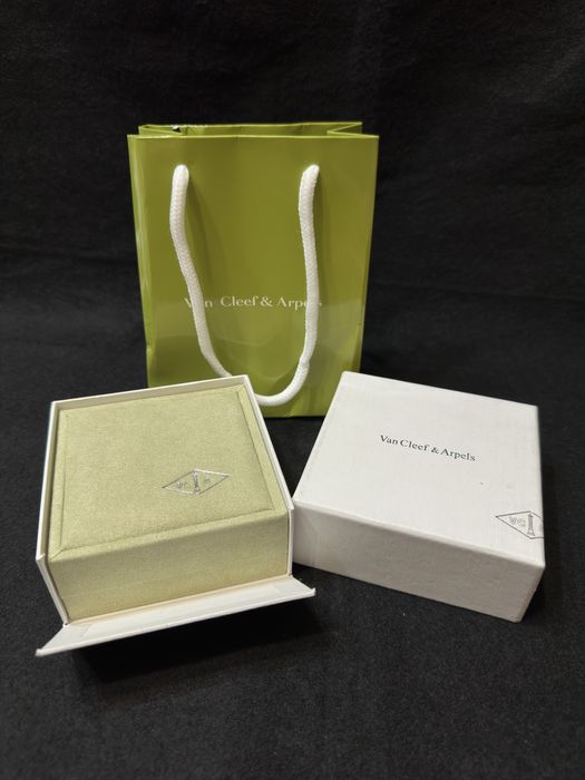 Van Cleef & Arpels гривна