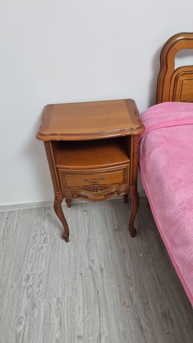Dormitor vintage/vechi sculptat din lemn masiv