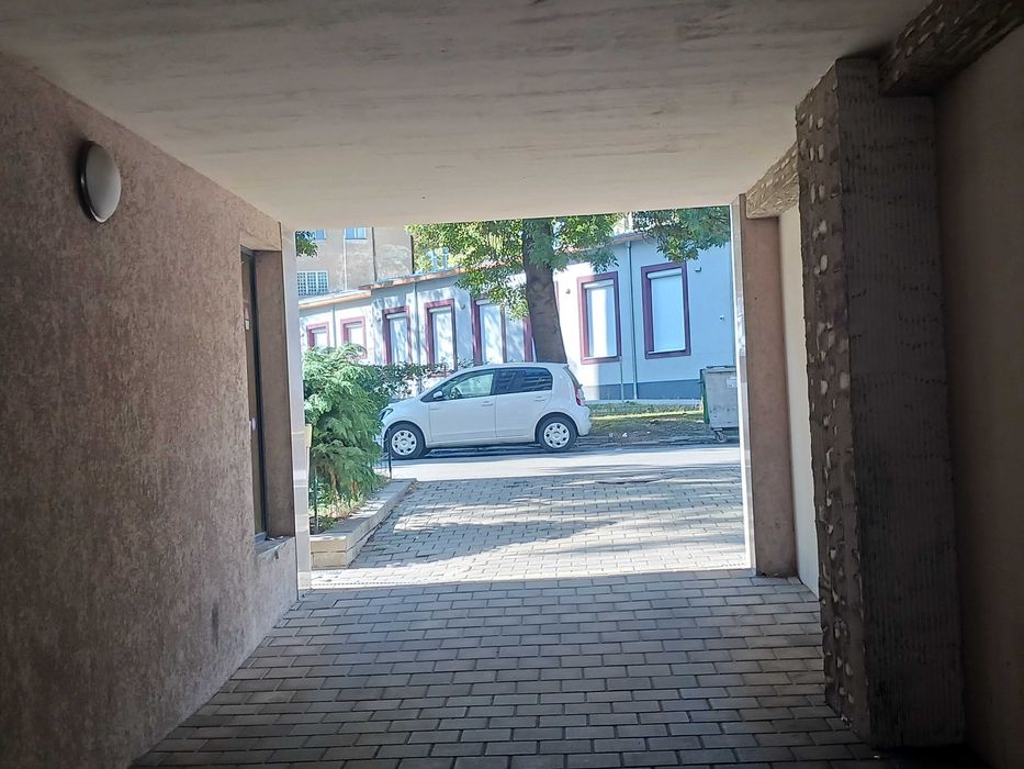 ПРОДАВАМ Гараж за два, три мотора