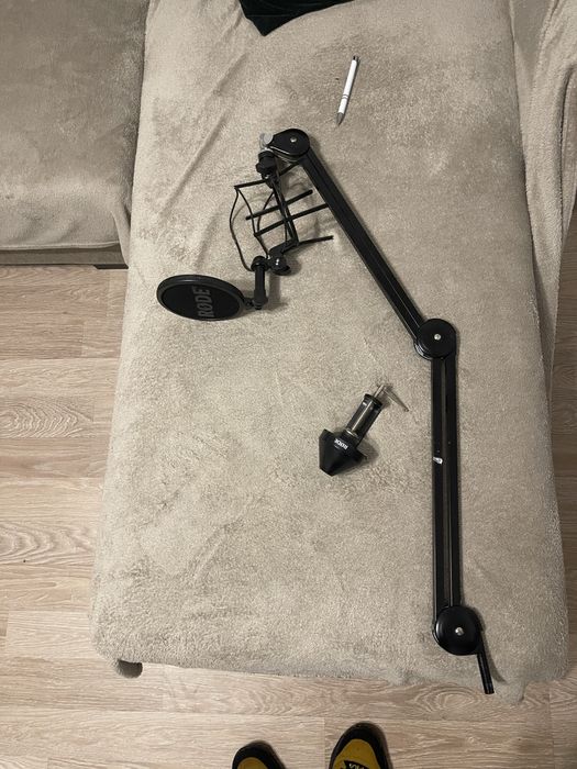 Stand rode cu pop filter