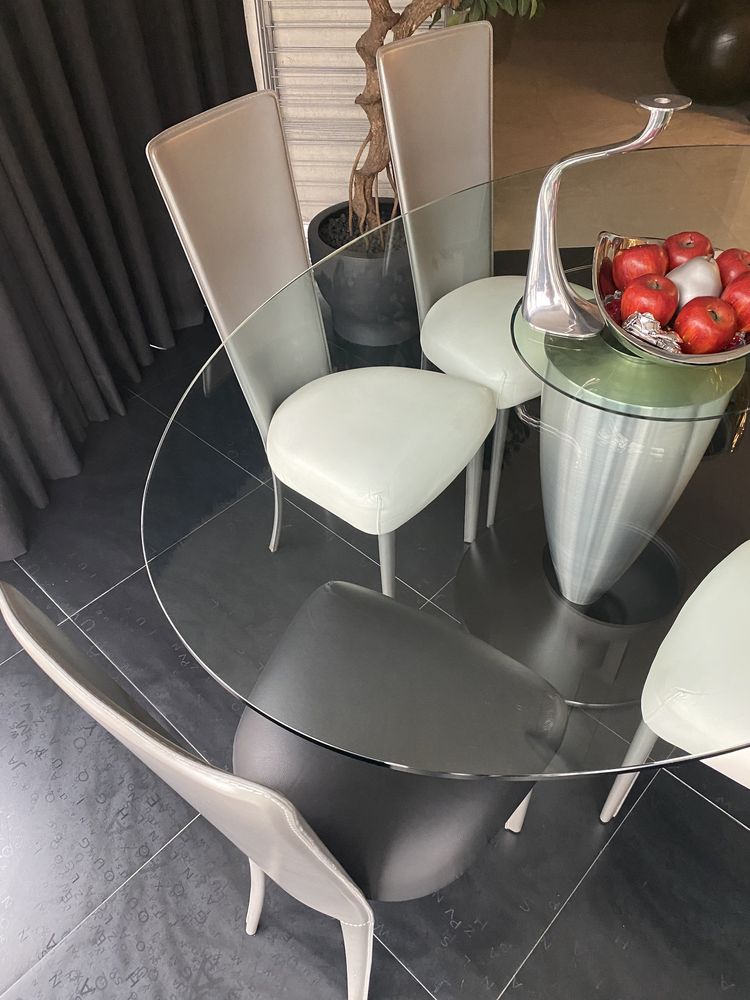 Стъклена овална дизайнерска маса + 6 стола от агнешка кожа