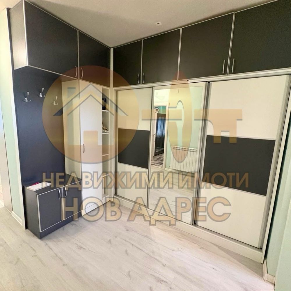 Тухлен Етаж от Къща Кв. Вароша , Газифициран , Ремонтиран