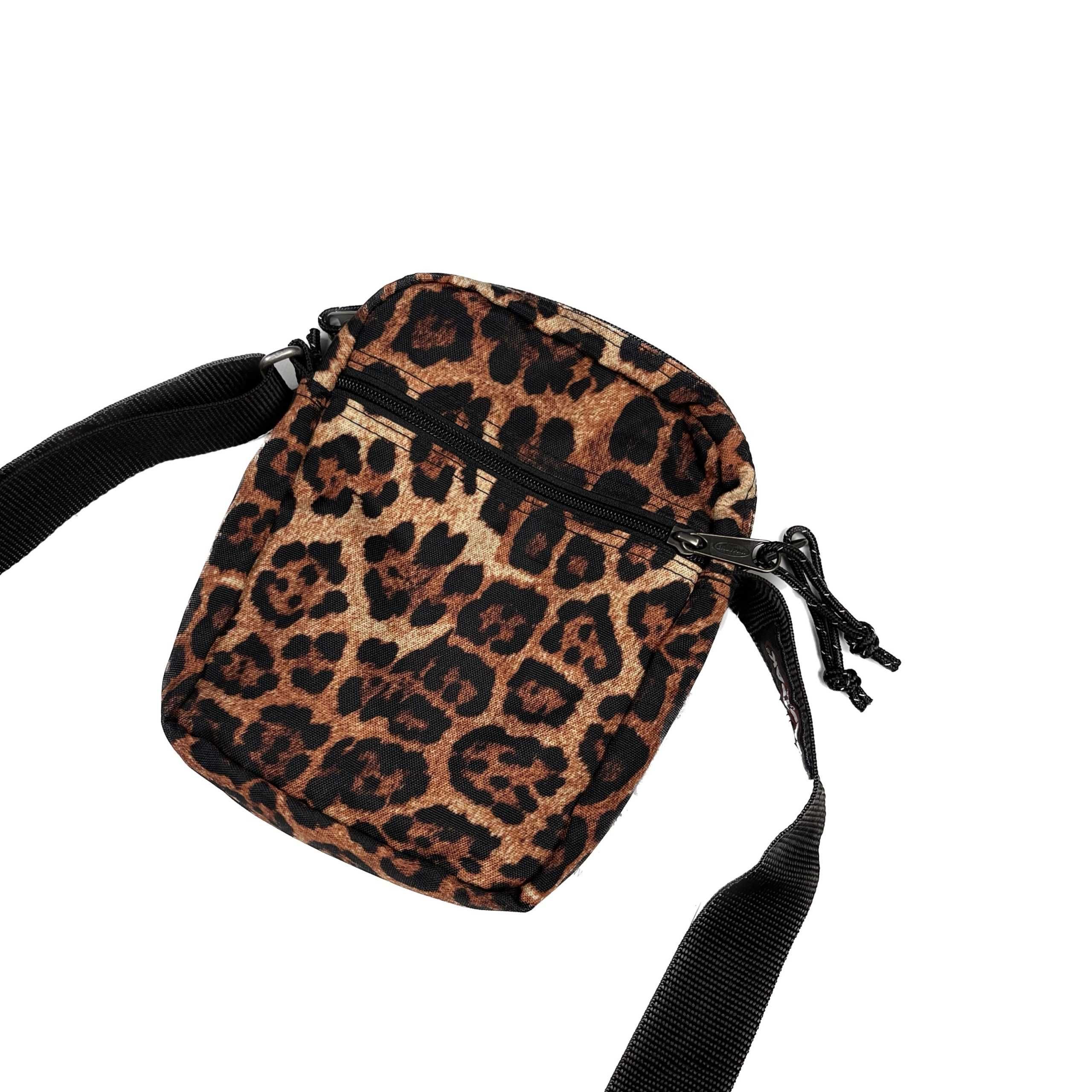 Унисекс чанта за рамо Eastpak Leopard Print Shoulder Bag