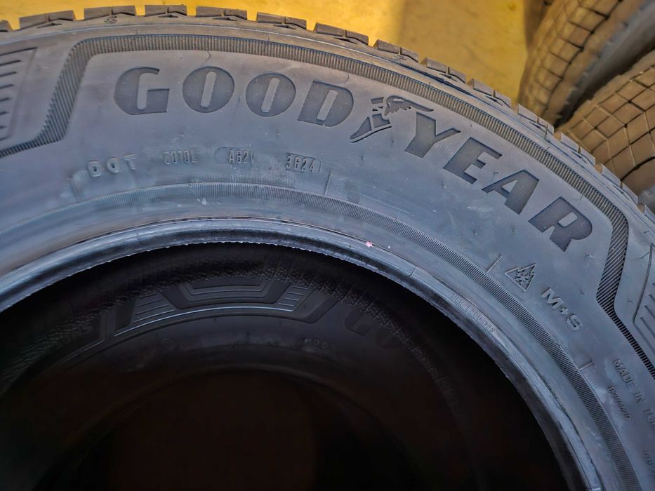 4 Нови бусови гуми 215/65R16C Goodyear Cargo 4Seasons 109/107H DOT3624