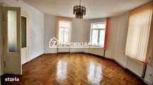 Casa 5 camere,3 băi,180 mp.teren 371 mp.Central
