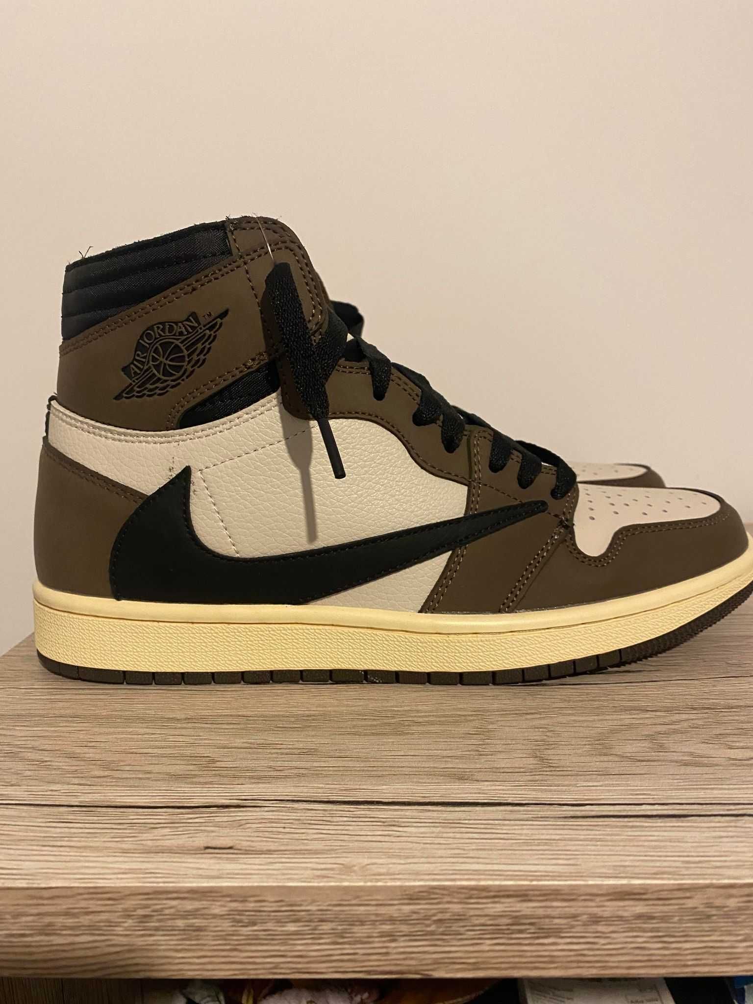 Upside-down High-top Jordan 1 Retro High OG SP "Travis Scott Mocha