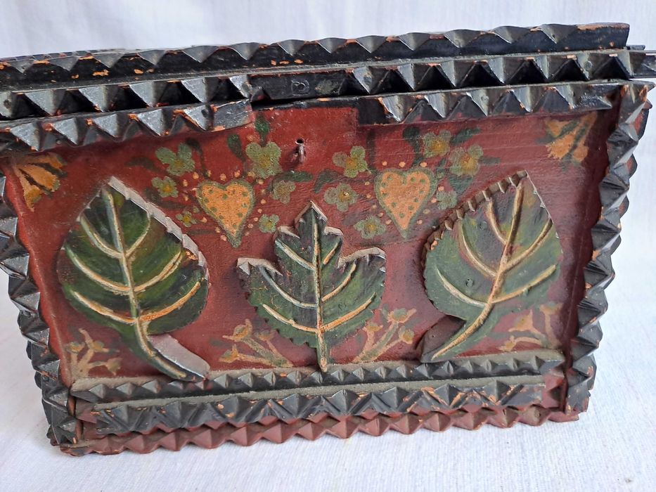 cutie veche lemn detalii tramp art 26/19/18 cm