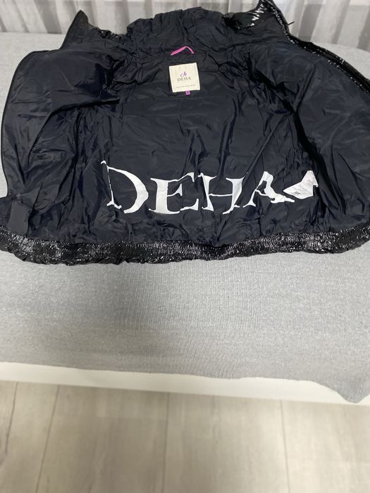 Топло зимно яке в черен цвят и лачен ефект