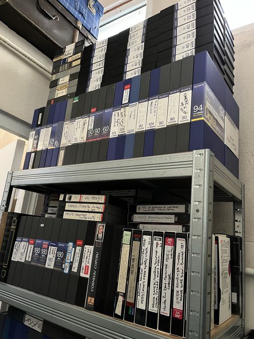 Peste 500 de casete video, filme, emisiuni tv, petreceri, Romania