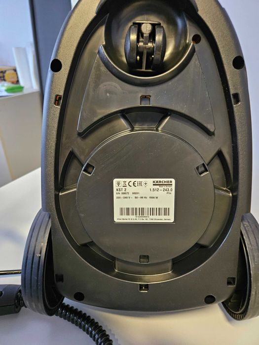 Продавам парочистачка Karcher KST 2