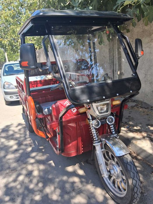 Triciclu basculantă