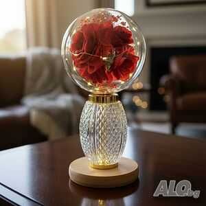 Декоративна лампа с червени рози и мека светлина