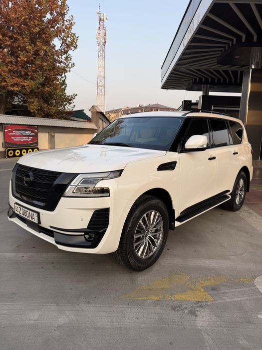 NISSAN PATROL sotiladi full xamma navarotlari bor ideal moshina