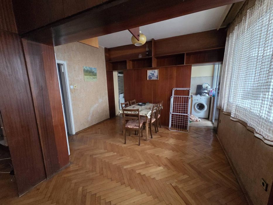 Дава се под наем Тристаен апартамент в Пловдив, Кършияка - 120 кв.м за 510 € - Снимка #1