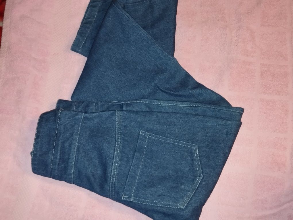 Тёмно-синие джинсы