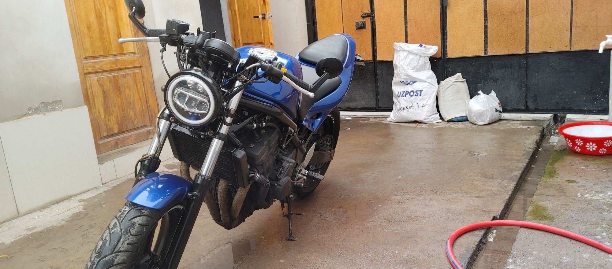 Мотоцикл Honda cb1