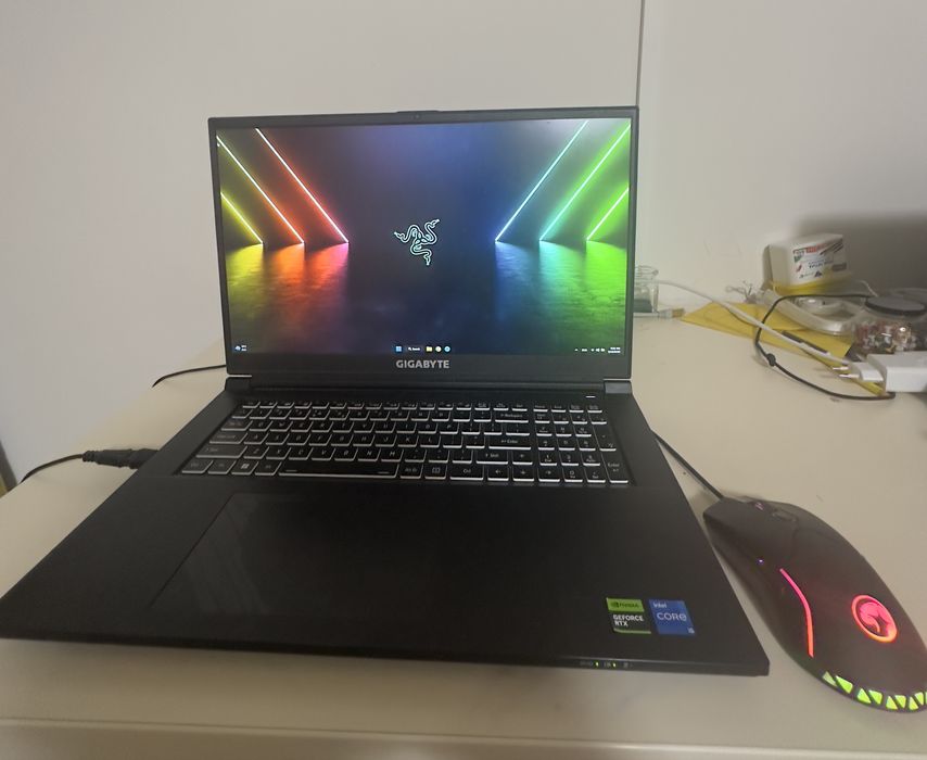 Laptop Gigabyte G7 mf rtx 4050 16 gb ram 2.5 tb ssd