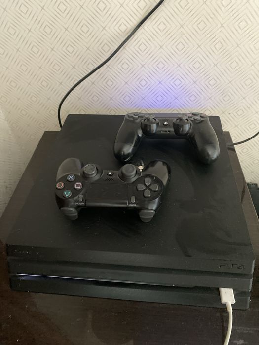 продам Ps4 pro в отличном состояние