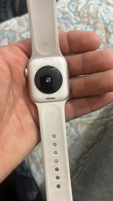 Apple Watch 40мм бежвый цвет
Se