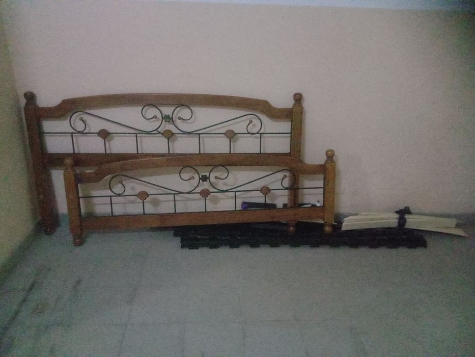 Кровать продам 2х спальный без матраса