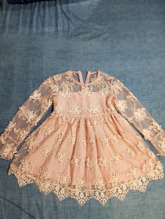 Rochiță clopoțel cu dantelă roz