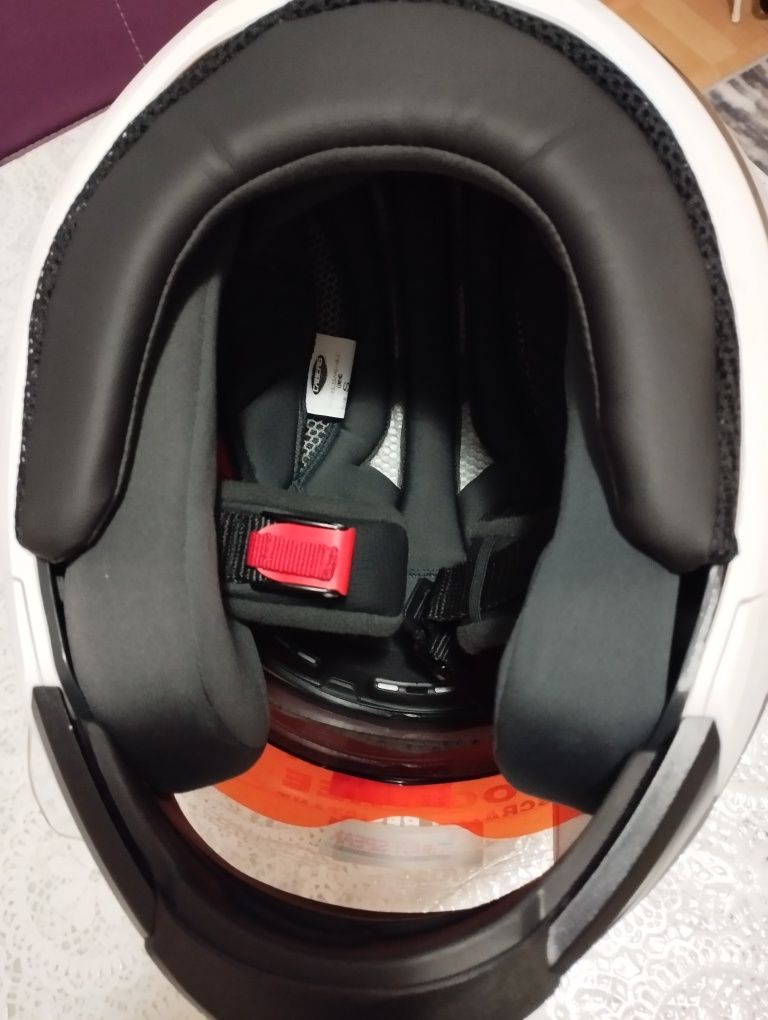 Продавам каска CABERG HYPER