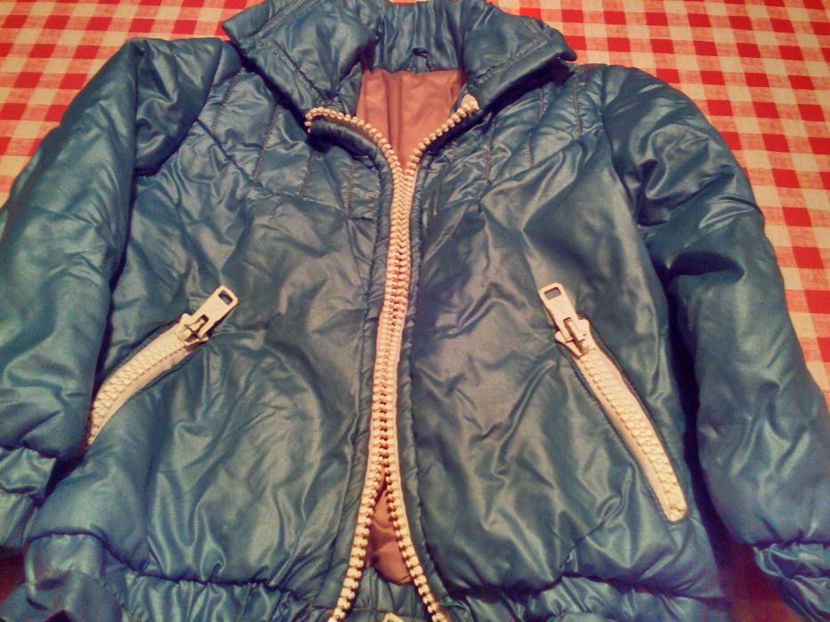 продавам стари детски дрехи всяла по 3 лв.