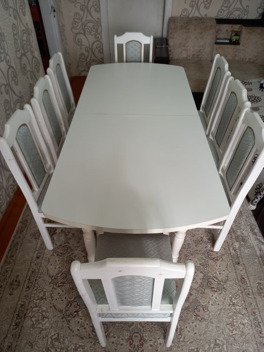 Стол со стульями