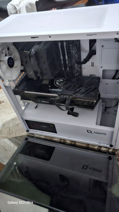 Vand pc in stare perfecta toate jocurile graficile la maxim 60+ fps