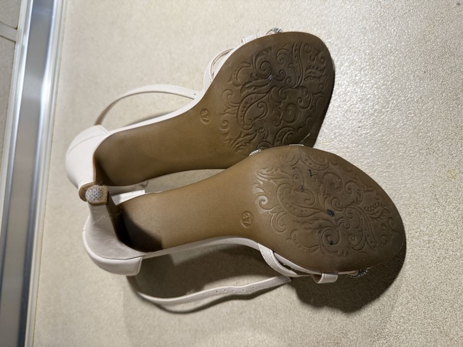 Дамски бежови сандали на ток Catwalk 37