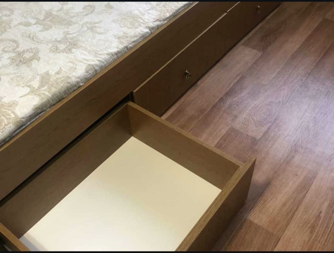 Продам кровать качественную. Без матраса