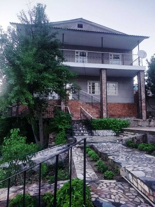 Продаётся дача в Чарваке, Бустонлик р-н 13,75 соток