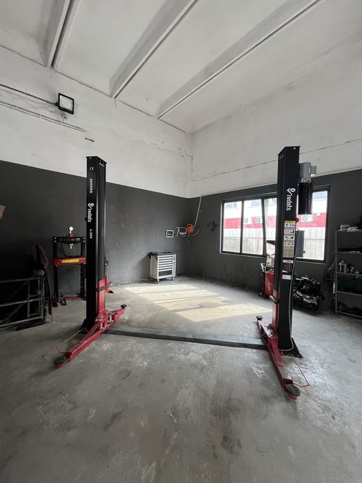 Inchiriere elevator auto