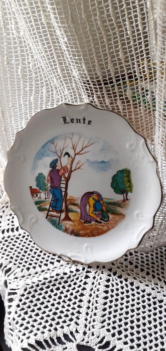 Farfurii ,platouri de colecție,diverse portelanuri