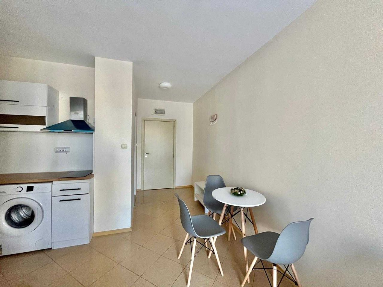 Продава се Двустаен апартамент в к.к. Слънчев бряг - 52 кв.м за 1077 €/кв.м - Снимка #8
