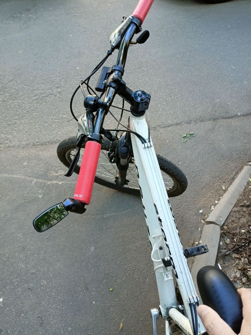 Vând bicicletă cadru aluminiu