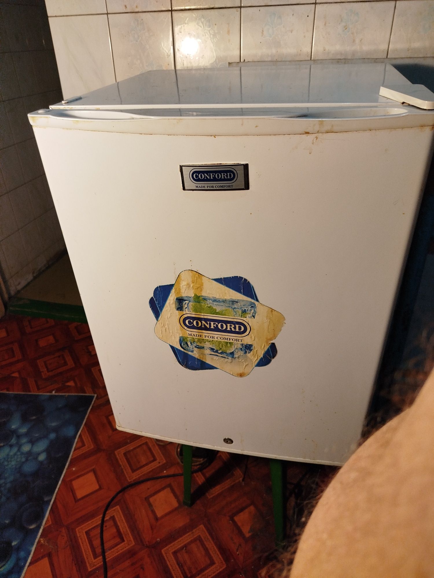 Продаю  отличный холодильник Conford звоните смело