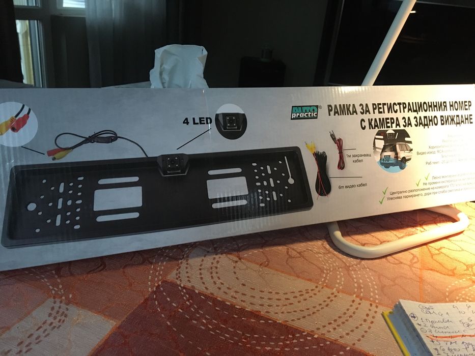 Рамка за регистрационен номер с камера