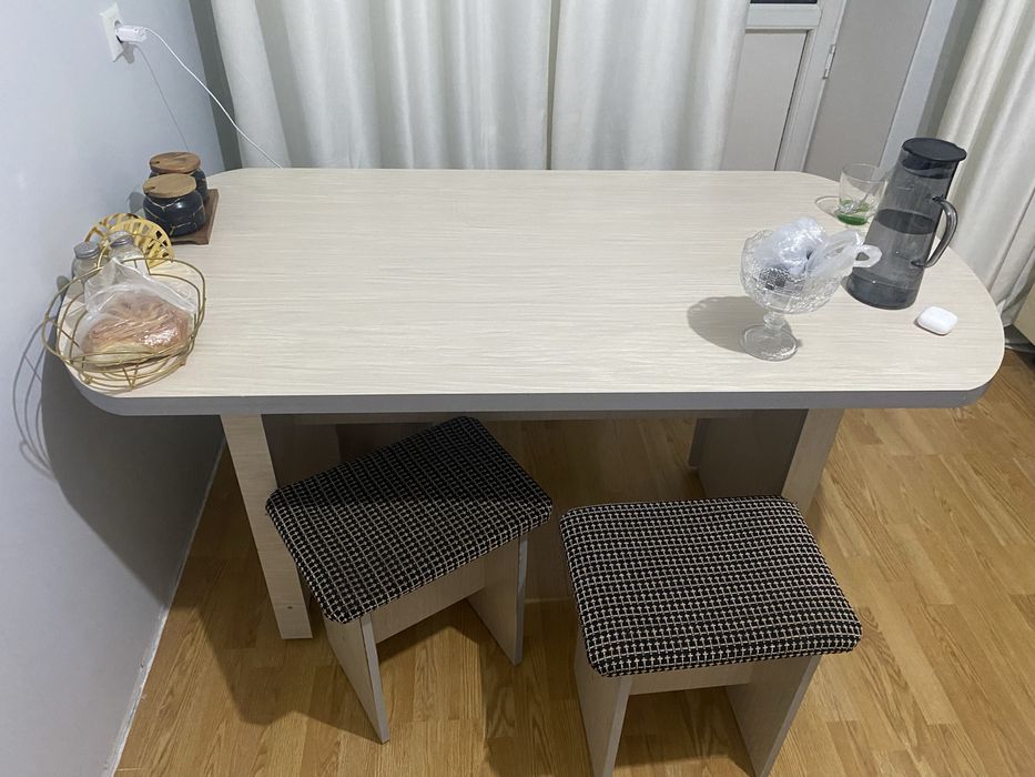 Стол и 6 стульев