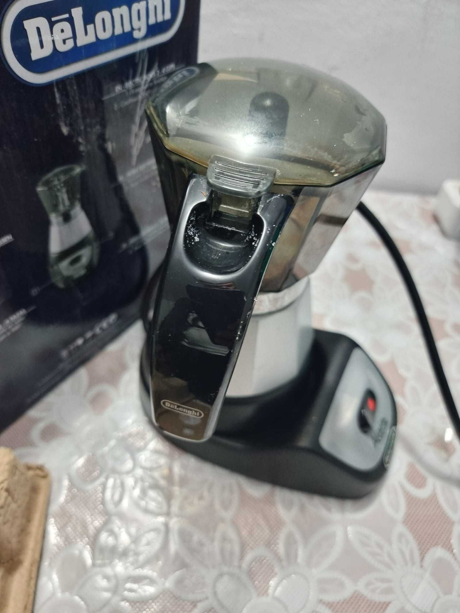 Cafetiera DELONGHI Alicia Plus EMKP 63.B creator