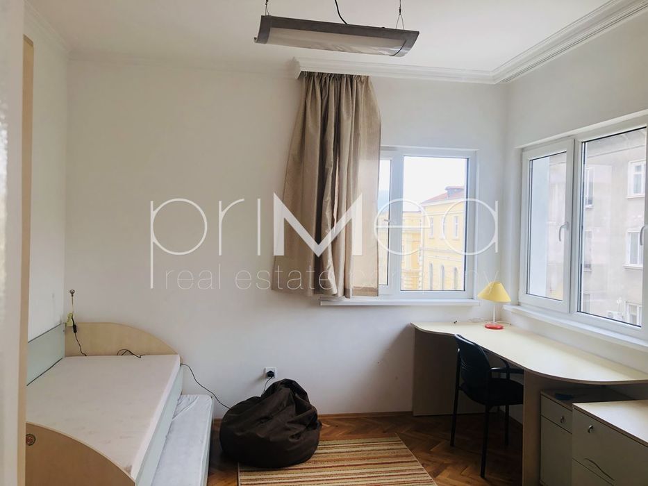 Дава се под наем Тристаен апартамент в Бургас, Център - 110 кв.м за 816 € - Снимка #9