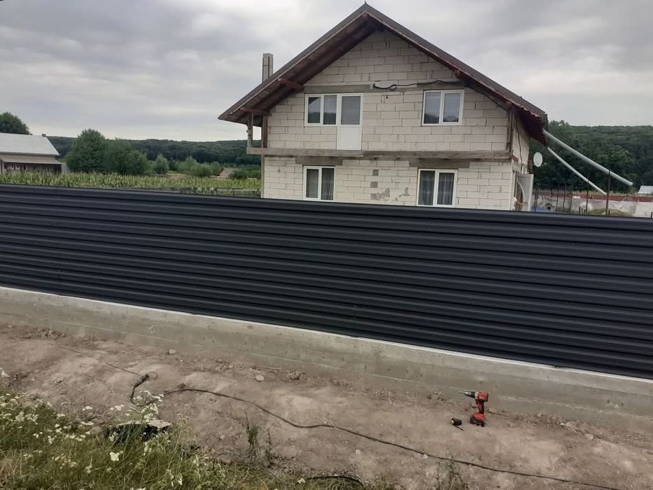 Vând garduri și porți la comanda clientului