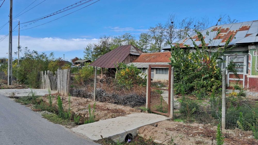 Vând casă ușor locuibilă