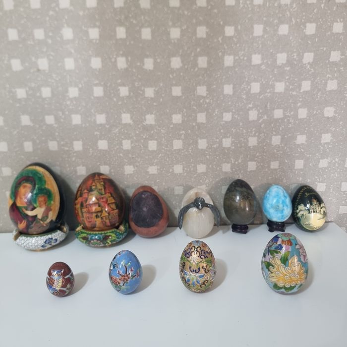 Colecție ouă decorative cloisonné, pictate și din piatră semiprețioasă