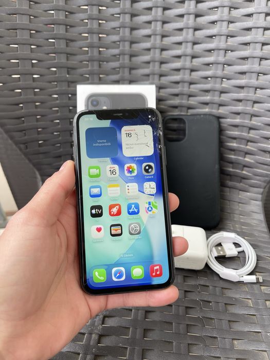 • Iphone 11  negru •  128gb •
