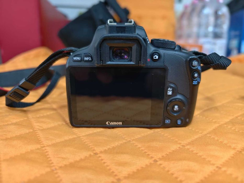 Canon EOS 100D + Obiectiv Sigma 18-250mm f/3.5-6.3 DC Macro OS HSM