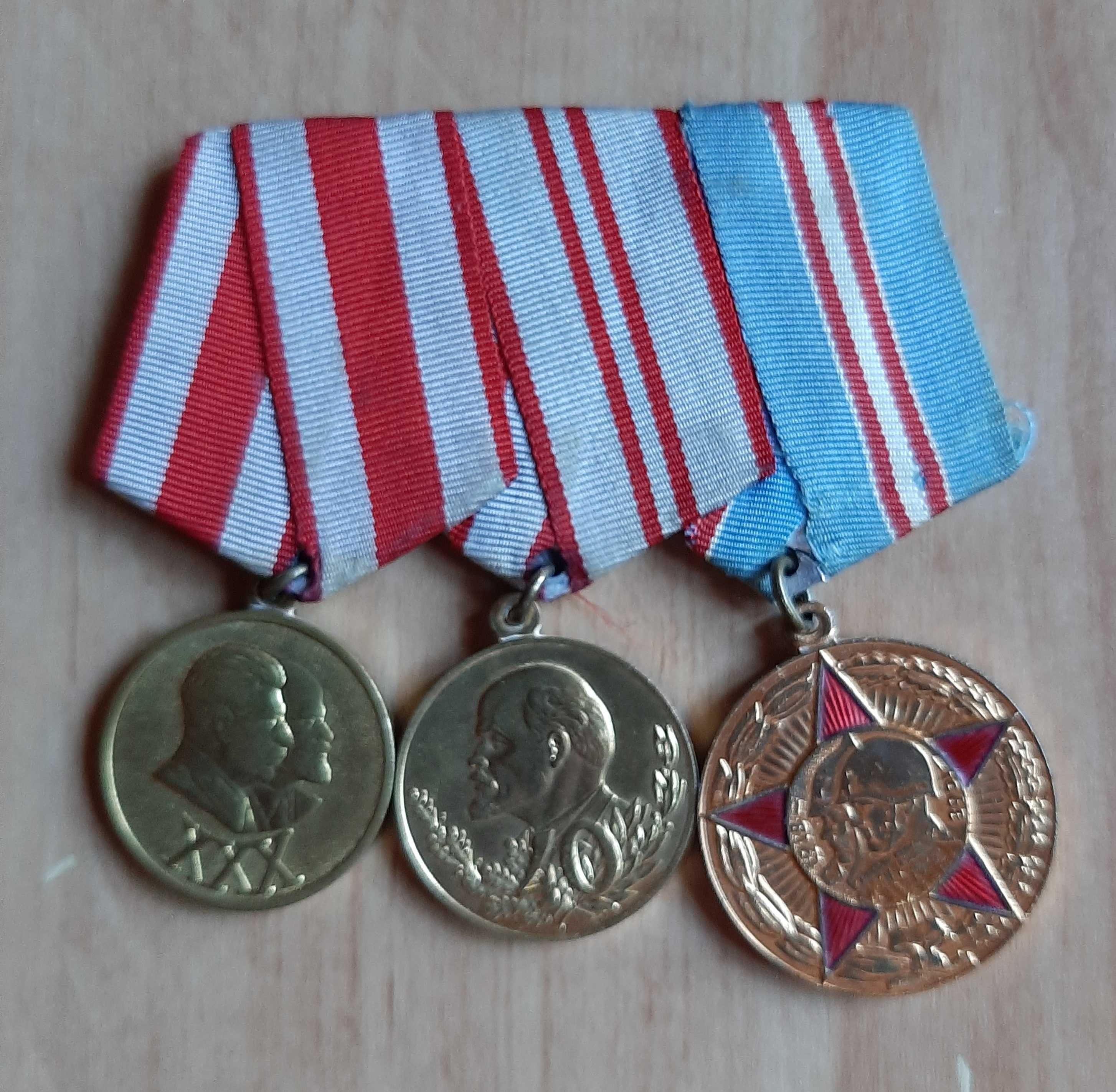 Vind barete medalii sovietice