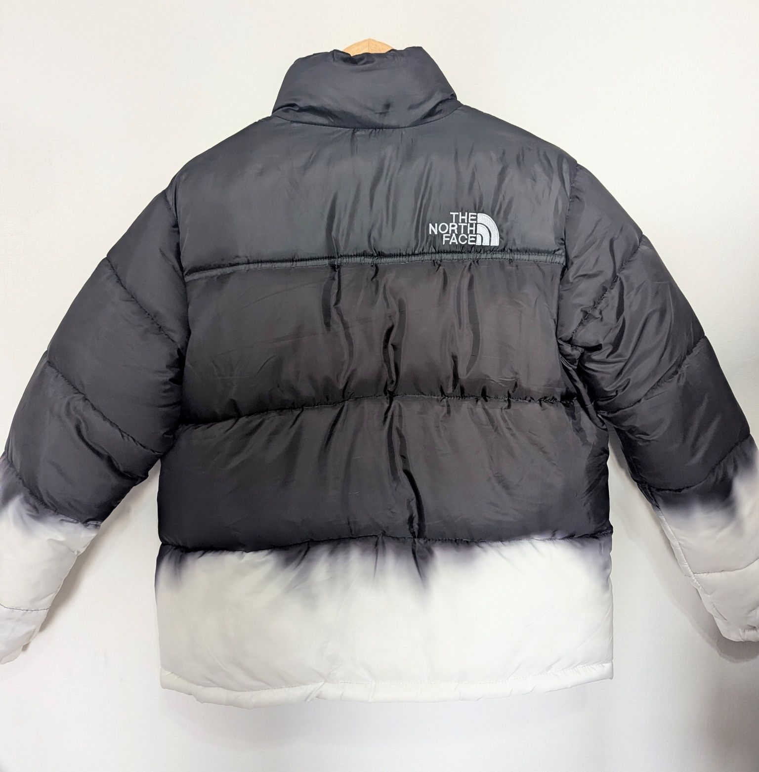 Geaca The North Face 700 alb/negru puffer