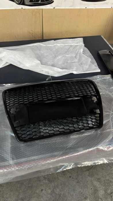 Grila fagure Audi A6 C6 (04-08)